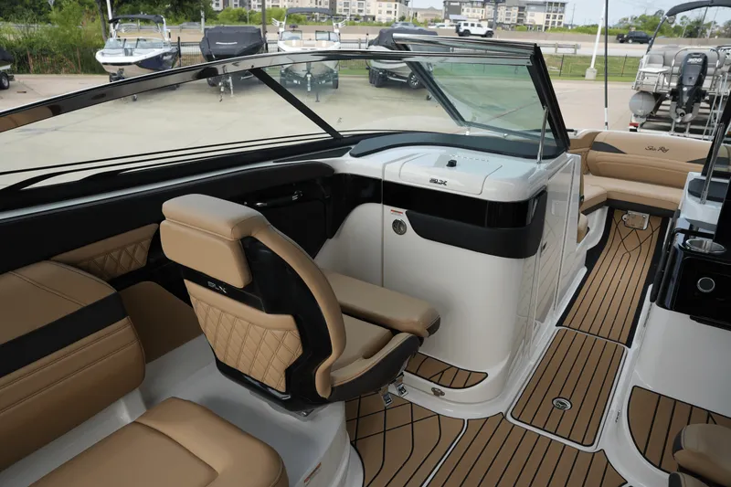Slide: The Image of Sea Ray SLX 260 Surf 2026 - 17