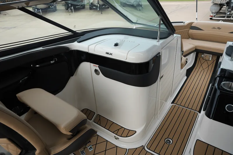 Slide: The Image of Sea Ray SLX 260 Surf 2026 - 21