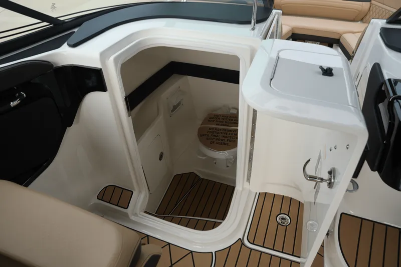 Slide: The Image of Sea Ray SLX 260 Surf 2026 - 22