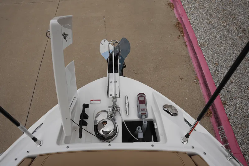 Slide: The Image of Sea Ray SLX 260 Surf 2026 - 28