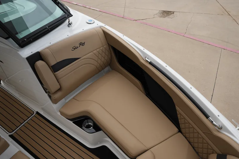 Slide: The Image of Sea Ray SLX 260 Surf 2026 - 30