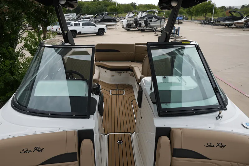 Slide: The Image of Sea Ray SLX 260 Surf 2026 - 31