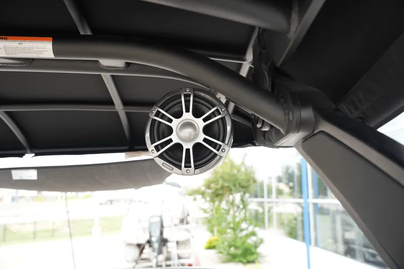 Slide: The Image of Sea Ray SLX 260 Surf 2026 - 32