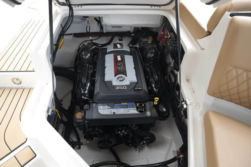 Slide: The Image of Sea Ray SLX 260 Surf 2026 - 34