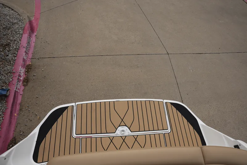 Slide: The Image of Sea Ray SLX 260 Surf 2026 - 4