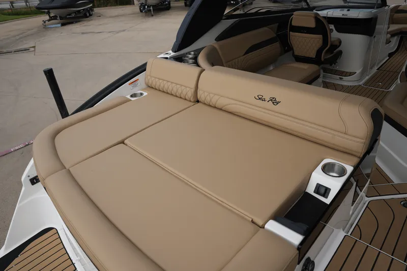 Slide: The Image of Sea Ray SLX 260 Surf 2026 - 5