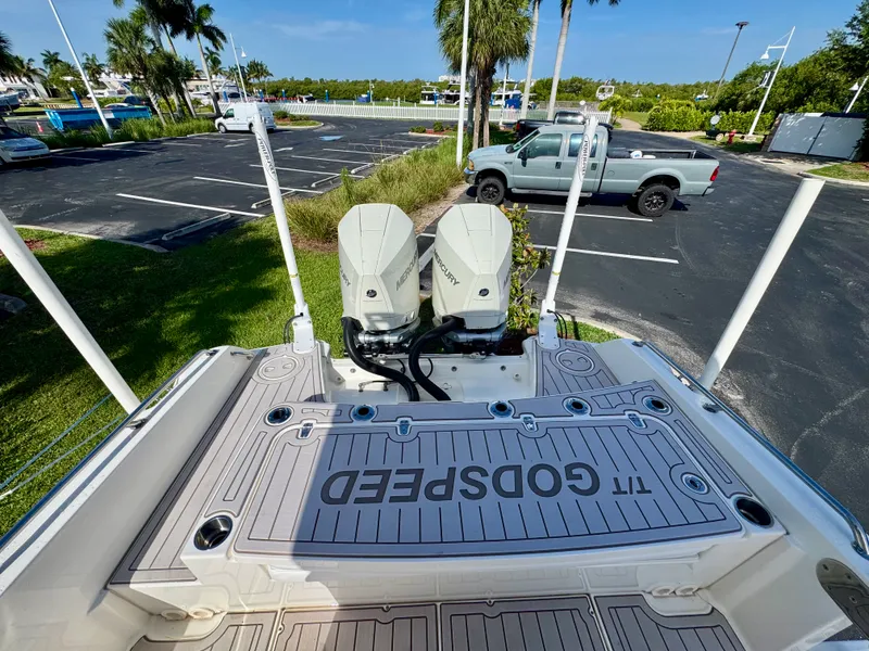 Slide: The Image of Boston Whaler 270 DAUNTLESS 2021 - 10