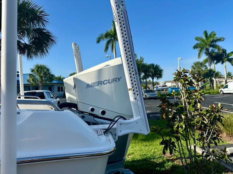 Slide: The Image of Boston Whaler 270 DAUNTLESS 2021 - 9