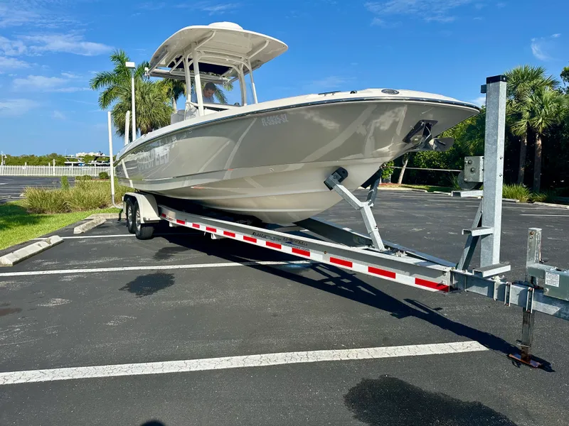 Slide: The Image of Boston Whaler 270 DAUNTLESS 2021 - 1