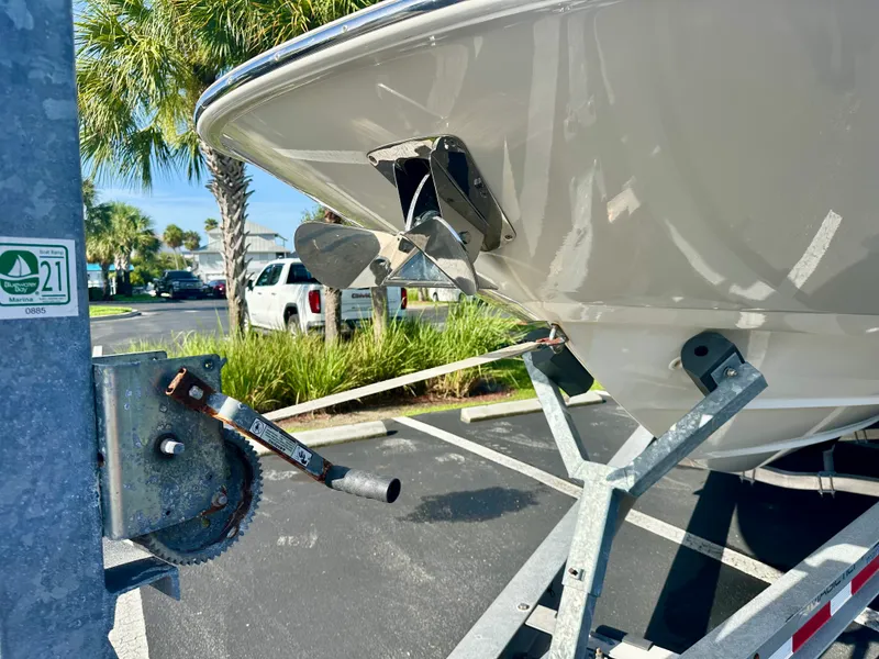 Slide: The Image of Boston Whaler 270 DAUNTLESS 2021 - 6