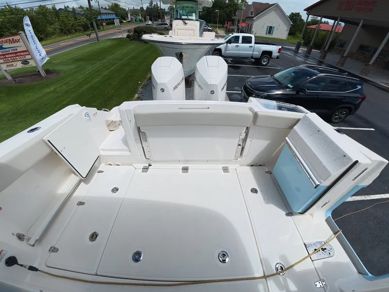 Slide: The Image of Boston Whaler 280 Vantage 2026 - 3