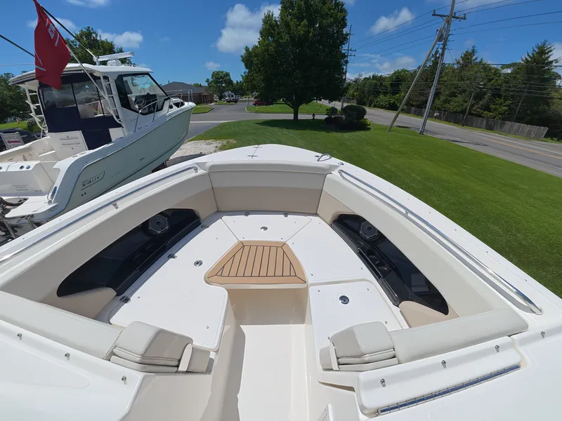 Slide: The Image of Boston Whaler 280 Vantage 2026 - 25