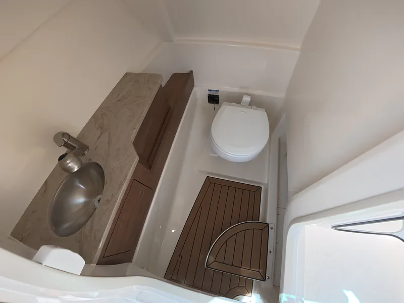 Slide: The Image of Boston Whaler 280 Vantage 2026 - 21