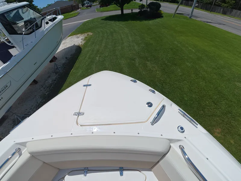 Slide: The Image of Boston Whaler 280 Vantage 2026 - 26