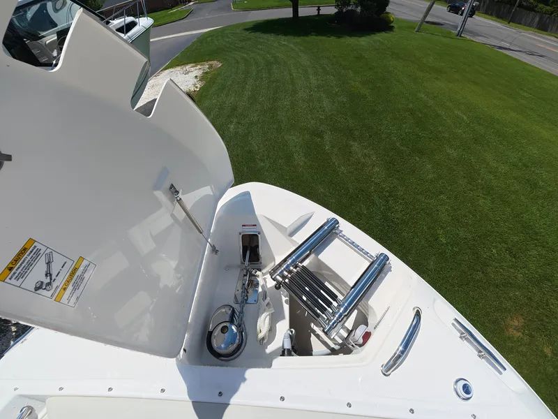 Slide: The Image of Boston Whaler 280 Vantage 2026 - 27