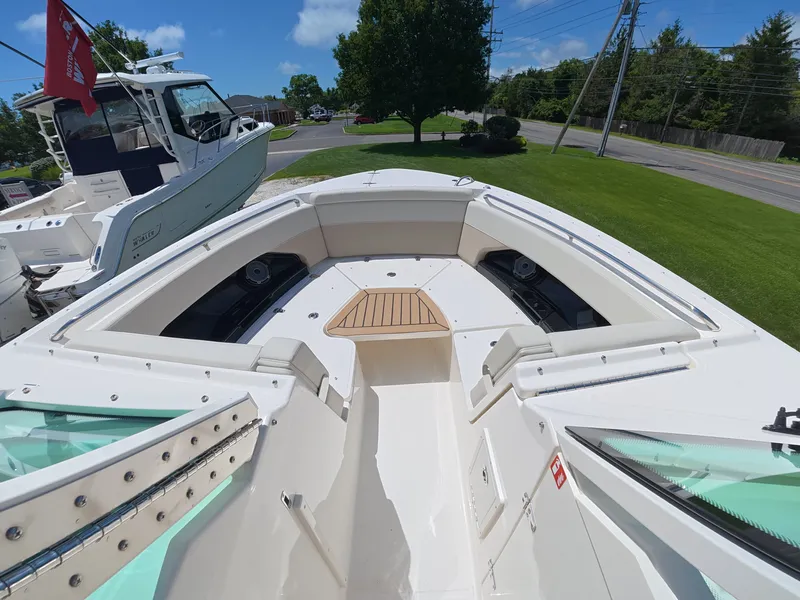 Slide: The Image of Boston Whaler 280 Vantage 2026 - 23