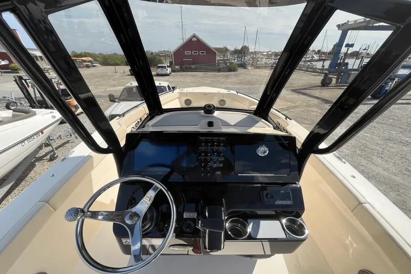 Slide: The Image of Scout 240 XSF 2026 - 9