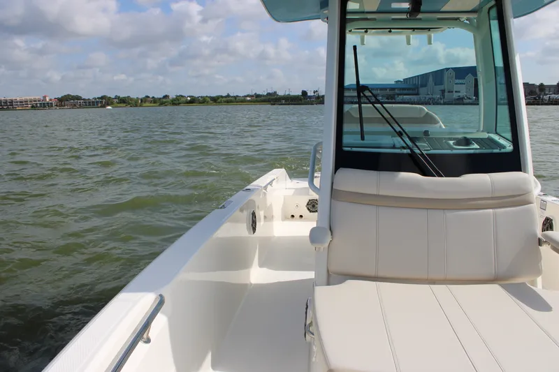 Slide: The Image of Boston Whaler 280 Dauntless 2027 - 14