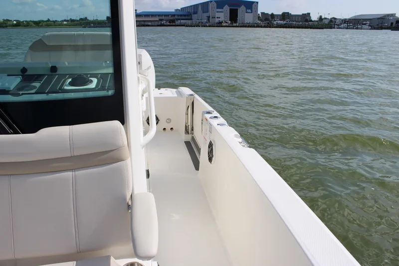 Slide: The Image of Boston Whaler 280 Dauntless 2027 - 13