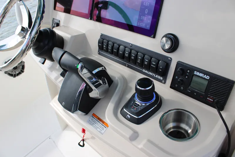 Slide: The Image of Boston Whaler 280 Dauntless 2027 - 30