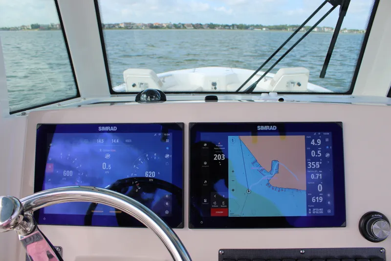 Slide: The Image of Boston Whaler 280 Dauntless 2027 - 28