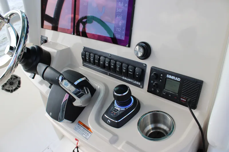 Slide: The Image of Boston Whaler 280 Dauntless 2027 - 26