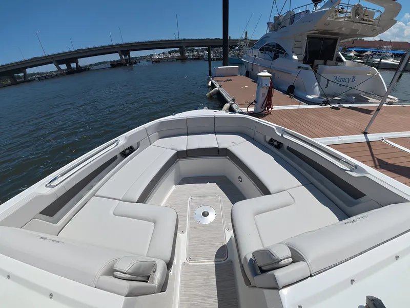 Slide: The Image of Sea Ray SLX 310 Outboard 2027 - 31