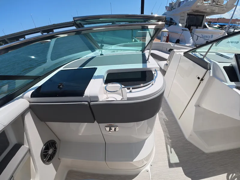 Slide: The Image of Sea Ray SLX 310 Outboard 2027 - 27