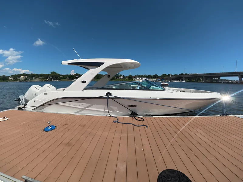 The Image of Sea Ray SLX 310 Outboard 2027 - 0