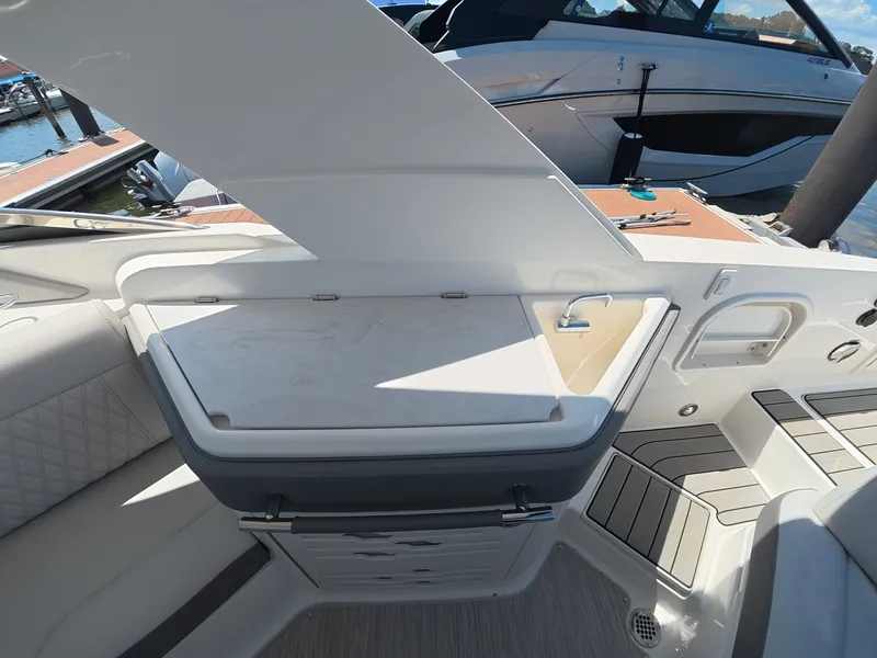 Slide: The Image of Sea Ray SLX 310 Outboard 2027 - 18
