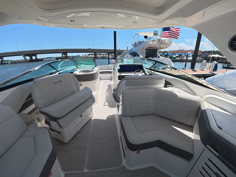 Slide: The Image of Sea Ray SLX 310 Outboard 2027 - 22