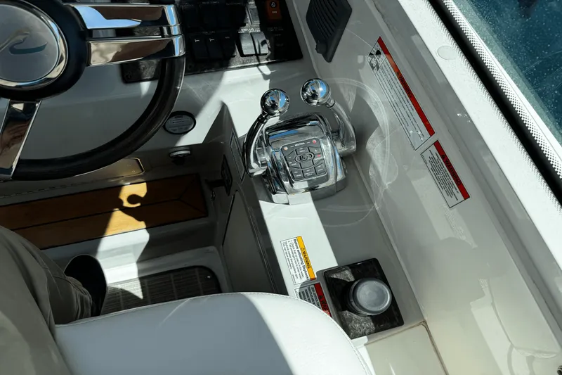 Slide: The Image of Sea Ray 470 SUNDANCER 2010 - 21