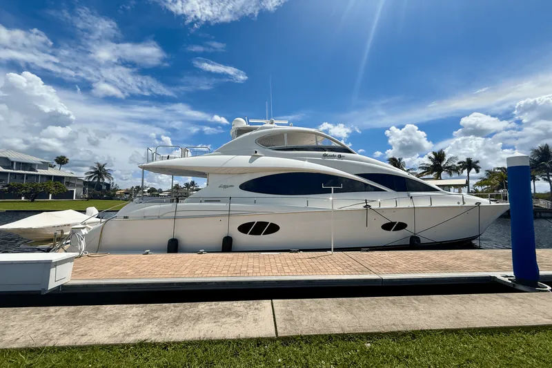 The Image of Lazzara Yachts 68 FLYBRIDGE 2005 - 0
