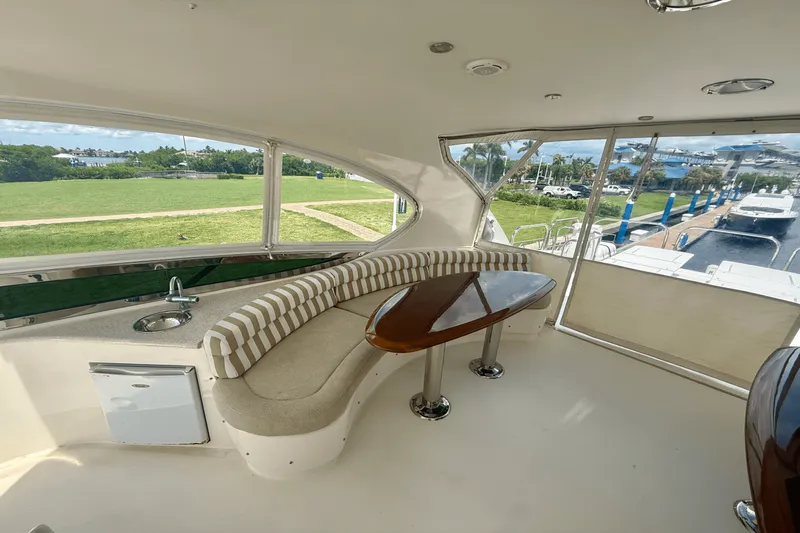 Slide: The Image of Lazzara Yachts 68 FLYBRIDGE 2005 - 12