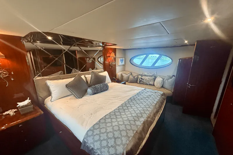 Slide: The Image of Lazzara Yachts 68 FLYBRIDGE 2005 - 24