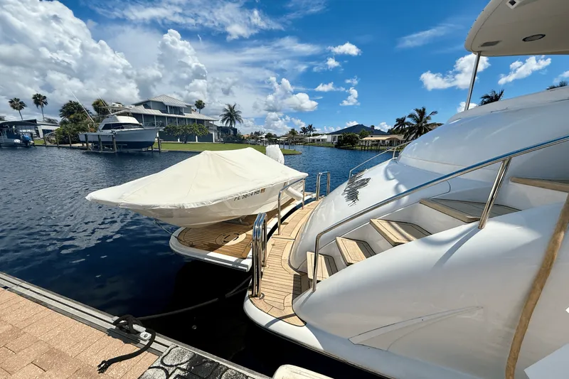 Slide: The Image of Lazzara Yachts 68 FLYBRIDGE 2005 - 3