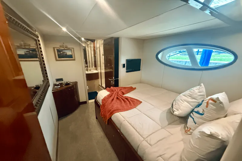 Slide: The Image of Lazzara Yachts 68 FLYBRIDGE 2005 - 33