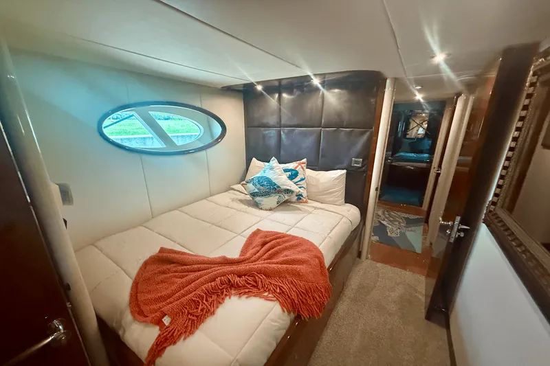 Slide: The Image of Lazzara Yachts 68 FLYBRIDGE 2005 - 34