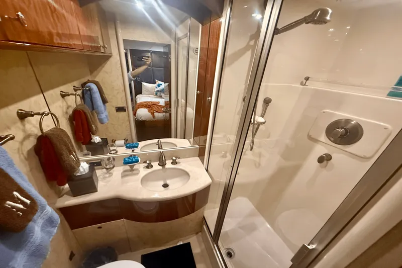 Slide: The Image of Lazzara Yachts 68 FLYBRIDGE 2005 - 35