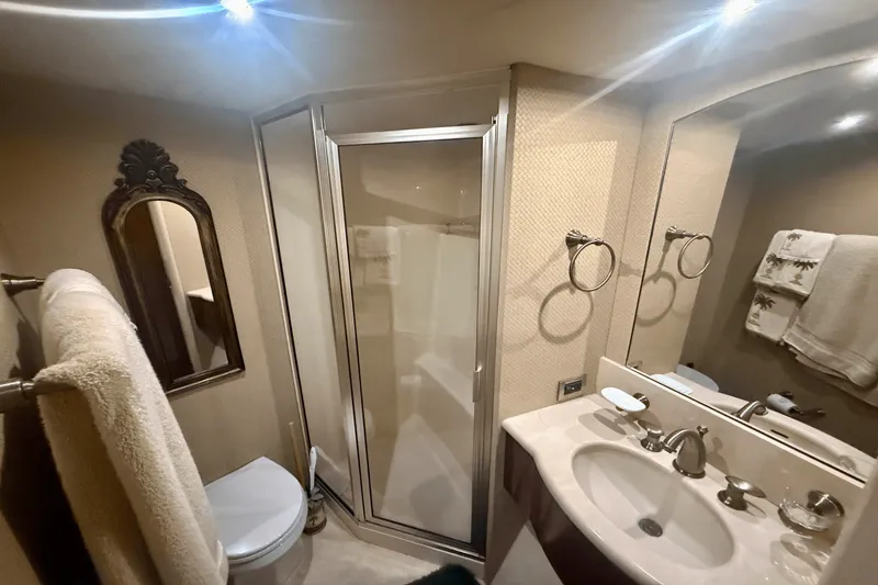 Slide: The Image of Lazzara Yachts 68 FLYBRIDGE 2005 - 38