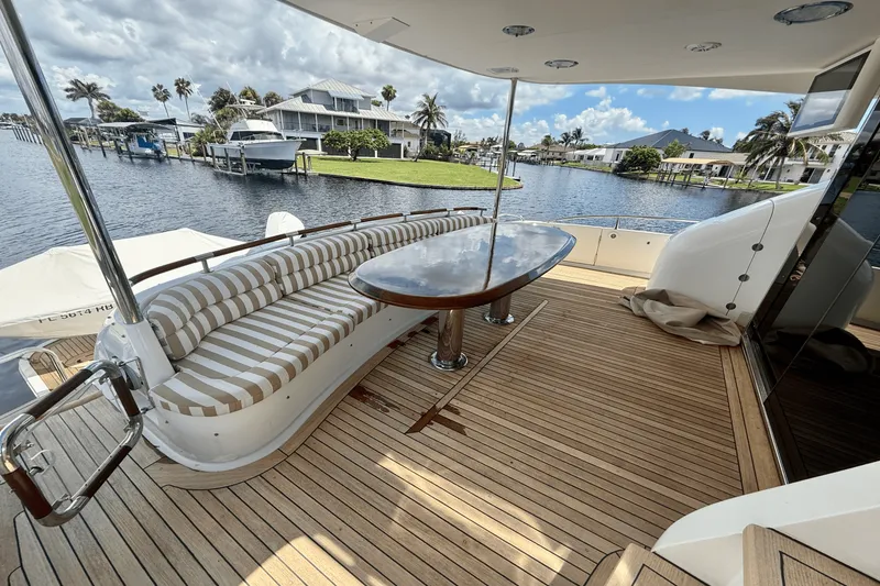 Slide: The Image of Lazzara Yachts 68 FLYBRIDGE 2005 - 4