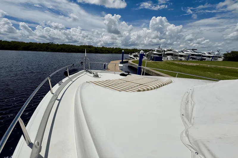 Slide: The Image of Lazzara Yachts 68 FLYBRIDGE 2005 - 41