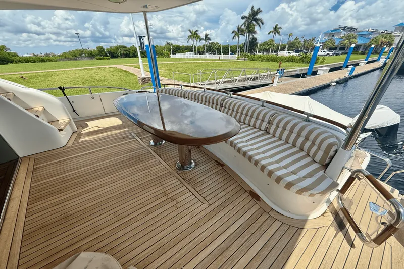 Slide: The Image of Lazzara Yachts 68 FLYBRIDGE 2005 - 6