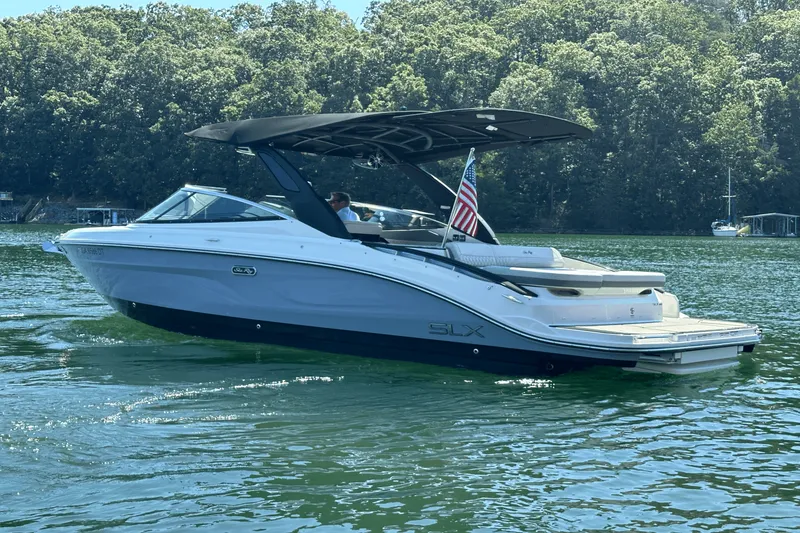 Slide: The Image of Sea Ray SLX 280 2025 - 1