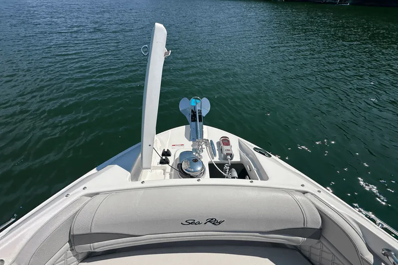 Slide: The Image of Sea Ray SLX 280 2025 - 12
