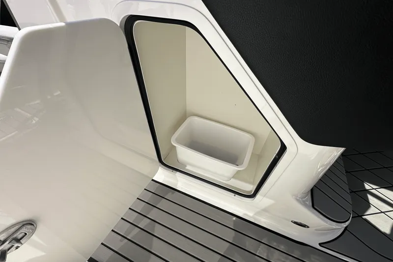 Slide: The Image of Sea Ray SLX 280 2025 - 14