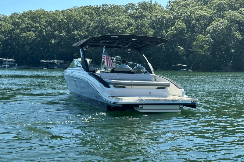 Slide: The Image of Sea Ray SLX 280 2025 - 2