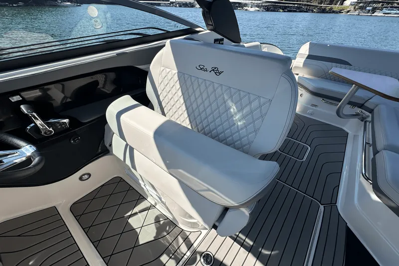 Slide: The Image of Sea Ray SLX 280 2025 - 22