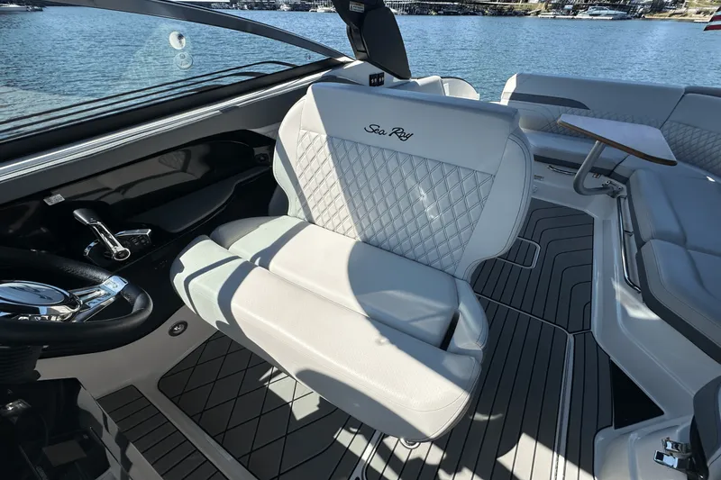 Slide: The Image of Sea Ray SLX 280 2025 - 23