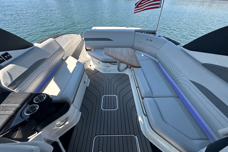 Slide: The Image of Sea Ray SLX 280 2025 - 26